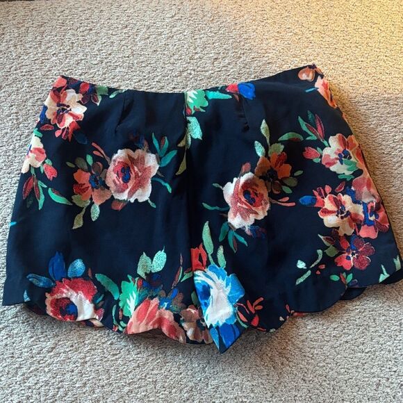 L🖤ve Tree Los Angeles Scalloped Floral Women's Shorts - Picture 7 of 9